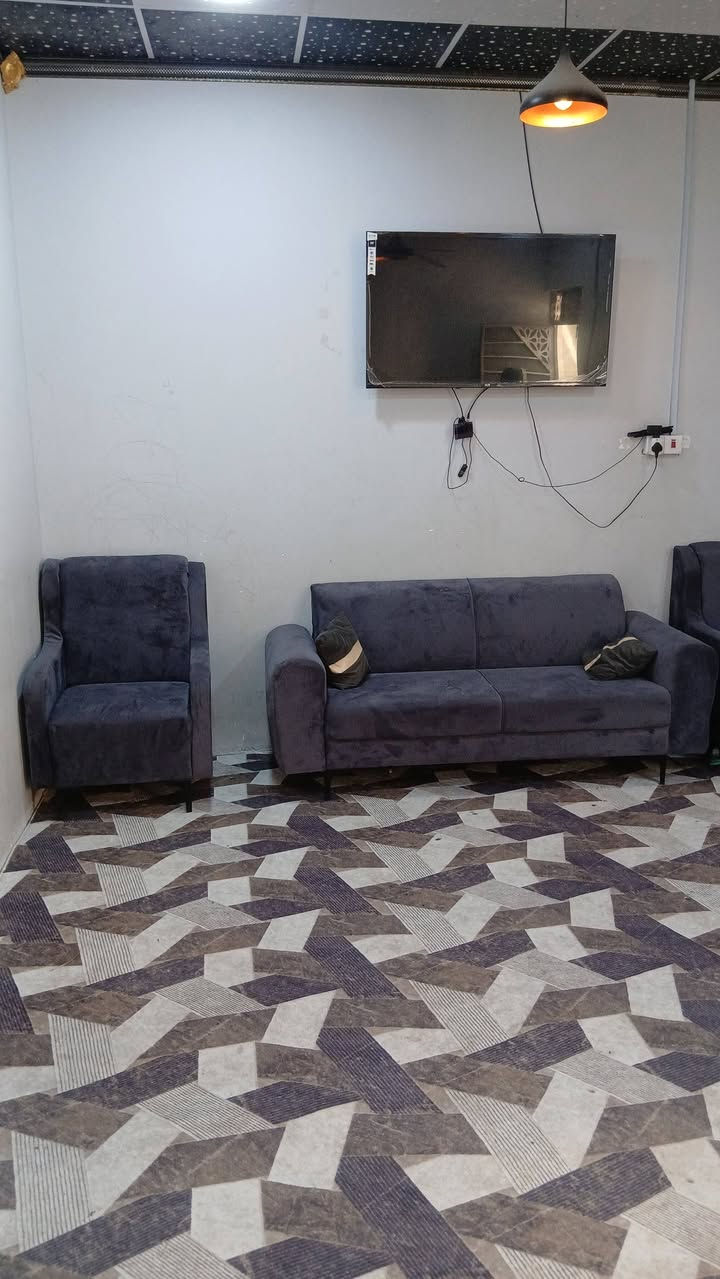 السلام عليكم غرف نوم وقنفات البيع العنوان الزبير السعر كلش مناسب 
***********  اتصل ودلي
