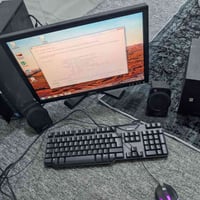 حاسبة مكتبية • ملحقات كاملة • شاشة بيها خط