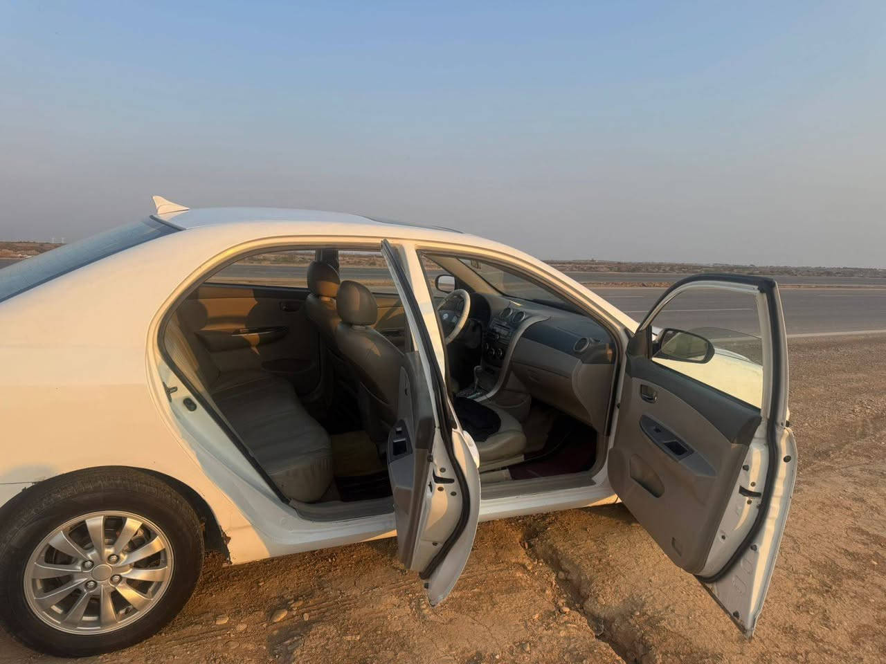 السلام عليكم 
بي وايدي للبيع موديل 13 جي ثري
رقم واسط 
كير ومحرك خير من الله تبريد شغال 
السياره بل كوت مركز مدينة 
اتصال عل رقم (***********)         ( مكلف بل الانشر) اتصل
