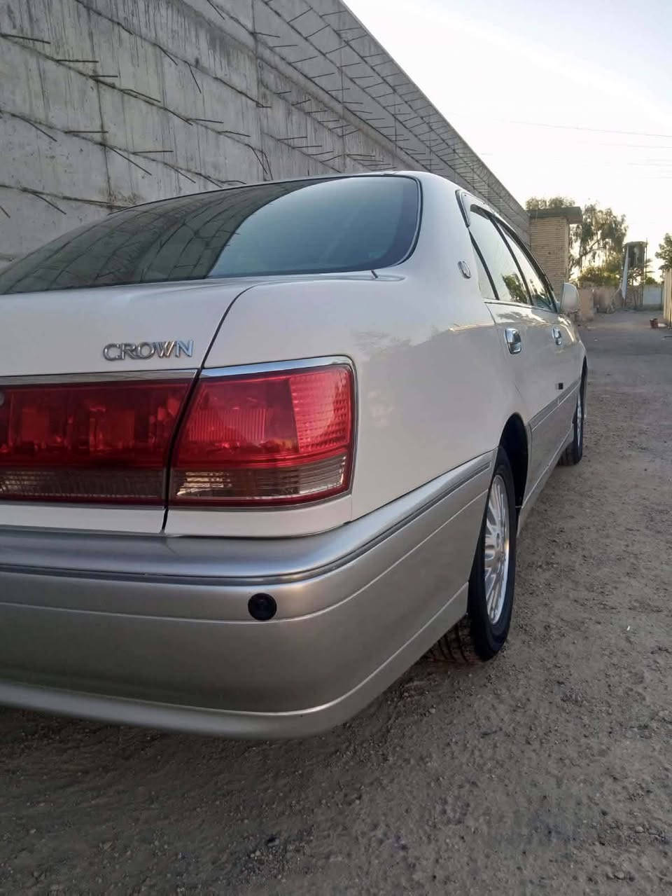 السلام عليكم كراون ملكه موديل 2002اصل كرستال شاصي 171 رقم سليمانيه انكليزي مكفوله كص ضربه نقل جثه مداور ثاني يوم الاتصال ***********
