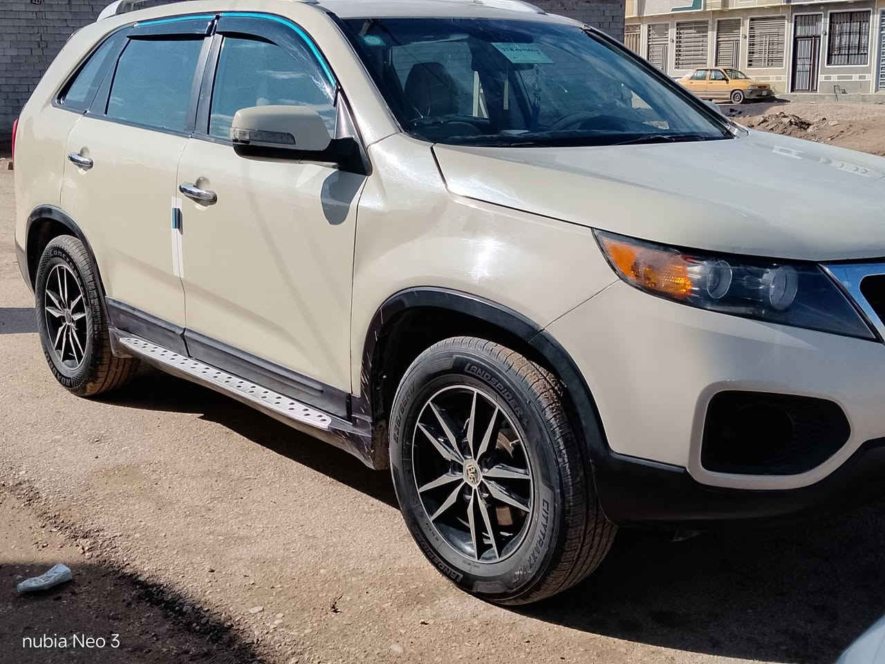 السلام عليكم
سياره سورنتو للبيع 2012 

رقم بغداد وكاله عامه بسمي 

سياره جاهزه كير ومكينه 

وتبريد وتخم تاير وحداديه كله جديد 

7راكب مكينه 2400 دوش 

مصبوغه عام اثر طخات بصيطه 

ابيع هل موجود  : السعر 90 بيه مجال 
مكان السياره كربلاء 

للستفسار ***********
