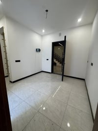 شقة ملك صرف طابو طابق ارضي   مساحة الشقة 65 متر  تحتوي على   غرفة نوم ...