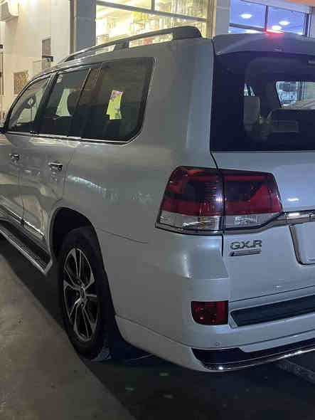 السلام عليكم 
للبيع لاندكروز موديل 2020 ساز
فول مواصفات محرك 6 سلندر رقم بغداد
ماشيه 76 الف كيلو متر عله ايدي
 مكفوله من الصبغ بيهه بعض الملاحظات 
السعر 52500 $ مكان السياره بغداد زيونه 
للاستفسار 
***********
