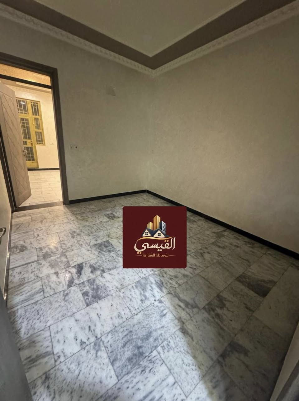 #لـلايـجـار فـي السيـديـة

طابق ارضي واول نظيفات جداً 
كل طابق يحتوي على :
غرفتين نوم وصالة ومطبخ وخدمات صحيـة . 

لـلاستفسار : *********** متوفر واتساب .

بأمكانك عرض عقارك عندنا 
زبائننا الكرام نستقبل كافة عروضكم وطلباتكم 

#مكتب_القيسي_للعقار_والأعمار
شارع المركز مقابل مستلزمات التفاح الاخضر .
