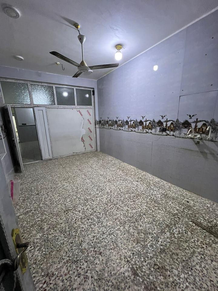 بيت للايجار المساحة 130 متر الطابق الاول غرفتين وصالة ومطبخ وتخاريج ثنين الطابق الثاني غرفتين 
الموقع السهيلية شارع معمل الدبس خلف محطة ريبال اجاره 250  الف مقدمة شهرين
للاستفسار اكثر الاتصال ***********
