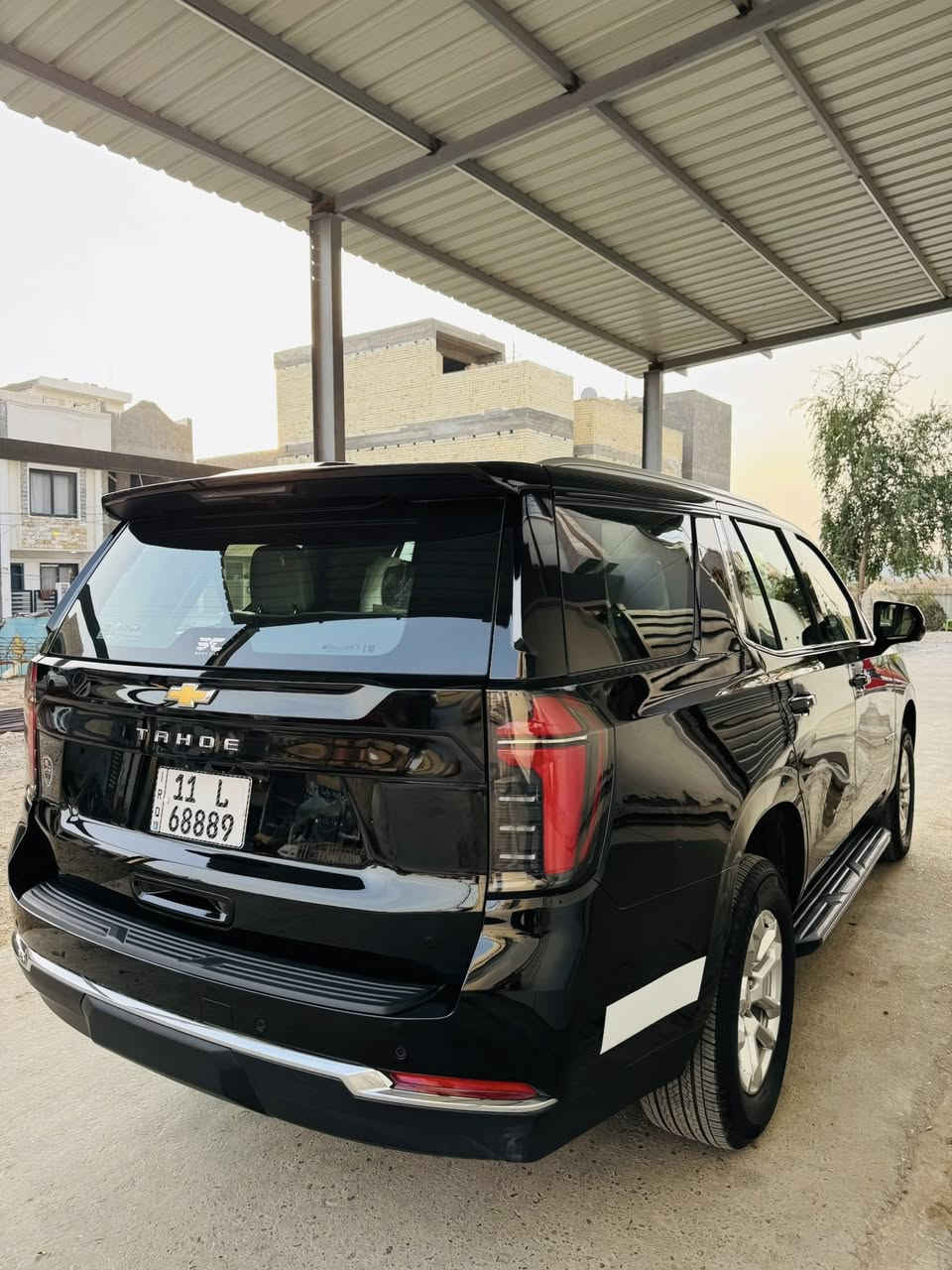 السلام وعليكم ورحمة الله وبركاته 

للبيع تاهو ls موديل 2025 ضمان وكالة المنصور 

معروفة مواصفات ls اعتيادية 
4 كامرات كير تعليق رادارت كشن هزاز تحذير 
تبريد مركزي لد نهاري اربع بيبان بصمة وباقي معروفة 

ماشية 30 الف كيلو متر 
مكفولة كفالة عامة ( فقط 3 رصعات بطرف البنيد موضحة بالصورة ) رقم بغداد مميز بأسمي 
مكان السيارة بغداد 
للاستفسار / *********** 
السعر 580 ورقة( 58.000 الف دولار)  وبيها مجال
