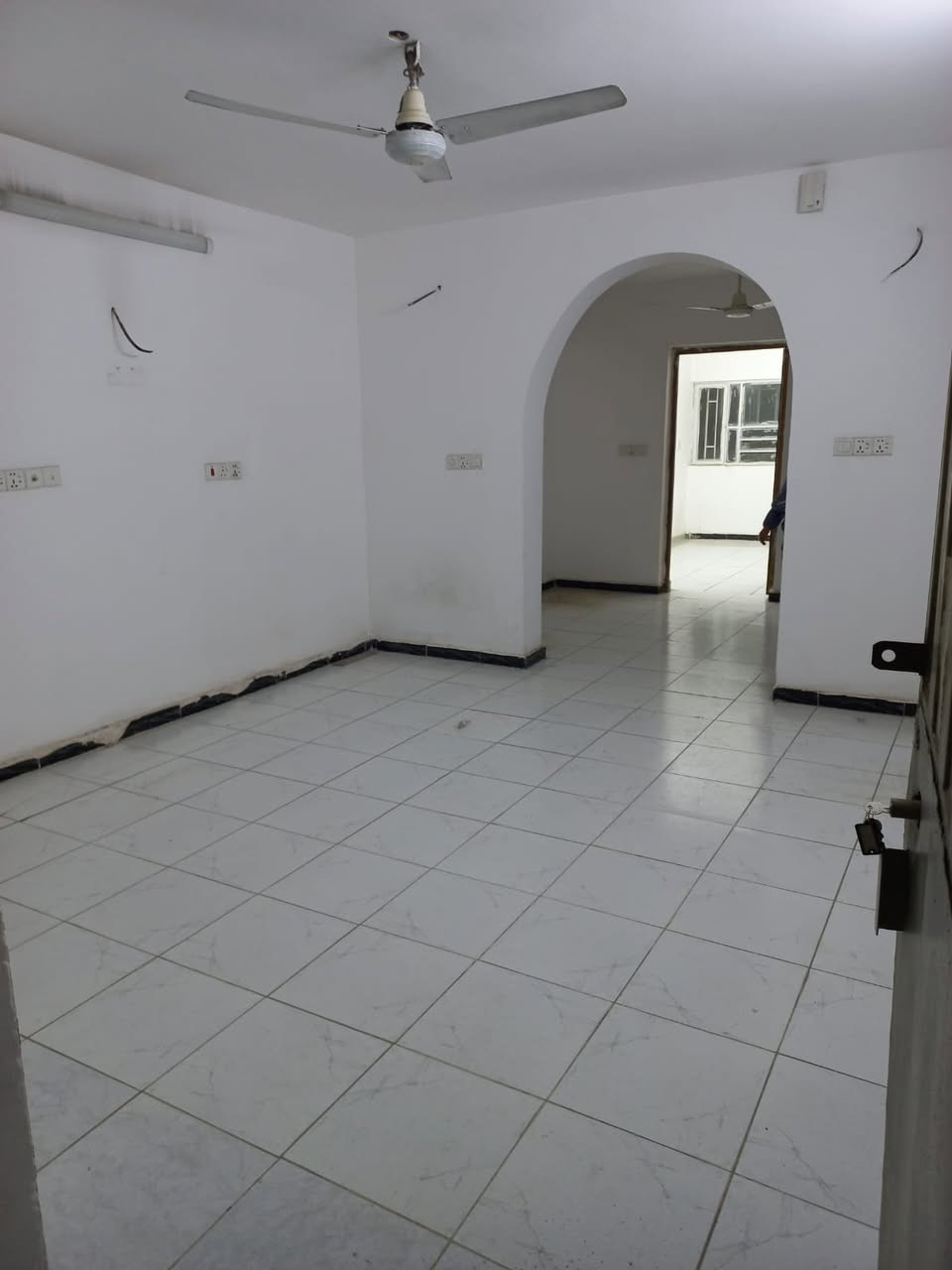 مشتمل طابق اول لايجار 

في حي الجامعه قرب اسواق بغداد

لاستفسار على رقم هذا الرقم ***********
