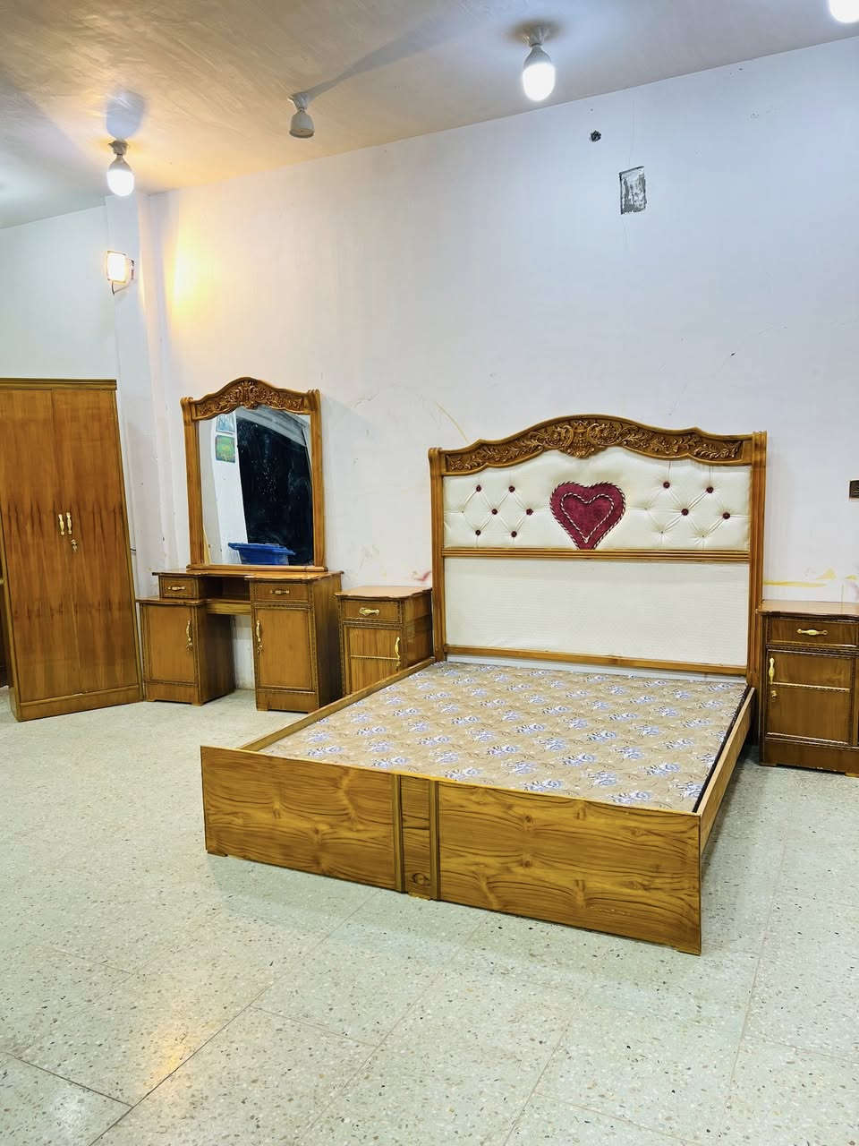 غرفه ام السته ملحق ⚜️
مستخدمه شي قليل نضافه99‎%
 سعر750واصل داخل بغداد 
بغداد مدينه الصدر اكو توصيل🚚 للحجز ولستفسار ***********
