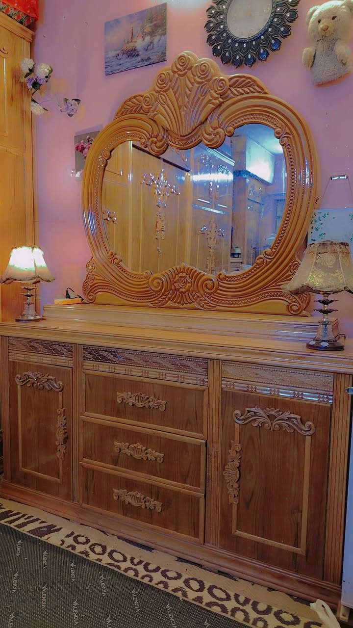 غرفة فصال صاج عراقي 6 بواب ملحق جكامج سري مستخدمة شي قليل شرط اخو جديد بدون دوشك السعر مليون و خمسمية وبيها مجال عنوان موصل الايسر حي النور تواصل  *********** غير متواجد عل فيس
