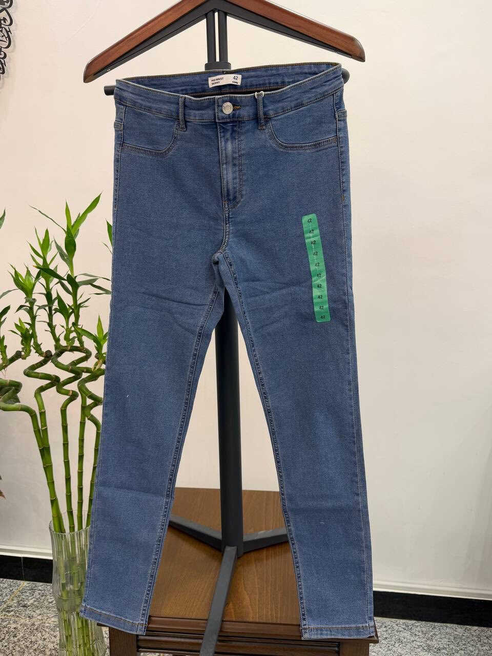 عرض خاص لتجار الجملة - بنطلون جينز عالي الجودة من 
بنغلاديش 🇧🇩إلى العالم 

نحن مصنع/مكتب توريد في بنغلاديش، نقدم لكم أفضل عروض الجينز (Denim) المصمم خصيصاً للسوق  العرب بجودة تصدير عالمية وأسعار تنافسية جداً.
✅ مواصفات العرض للجملة:
• نوع المنتج: بنطلون جينز نسائي(Premium Denim).
• الموديلات: متوفر قصة (Slim Fit) و (Modern Taper) و (Straight Fit).
• البراند: يمكننا التصنيع بشعاركم الخاص (Private Label) أو حسب الطلب.
• الجودة: فحص كامل للمنتجات (100% QC) قبل الشحن لضمان خلوها من العيوب.
🤝 لماذا تتعامل معنا؟
1. نحن في قلب صناعة الملابس العالمية (بنغلاديش).
2. خبرة في التعامل مع متطلبات السوق العرب.
3. الالتزام بمواعيد التسليم والجودة المتفق عليها.
🚀 للتواصل المباشر (واتساب/البريد)
📞 +964***********
📧 goldeneaglefashion11@gmail.com
https://t.me/goldeneaglefashion

#GoldenEagleFashion #جولدن_ايجل_فاشن #LadiesJeans #جينز_نسائي #DenimFashion #بناطيل_جينز #WholesaleClothing #تجارة_جملة #WomensWear #موضة_2026 #DenimSupplier #تنسيقات #BangladeshDenim #ملابس_بنجلاديش #PremiumDenim #ازياء #PrivateLabel #توريد_ملابس #OOTD #استيراد_وتصدير #FlareJeans #بوت_كات #FashionTrends #جينز_بناتي
