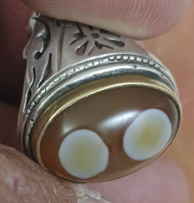 خاتم سليماني هندي عيون متساويه شرط قديم حجره وصياغة
للبيع أو المراوس حسب القناعة يوجد توصيل لجميع المحافظات


**إذا كنت صاحب هذا الإعلان وتريد حذفه لأي سبب، رجاءا أرسل رسالة إلى الدعم الفني**