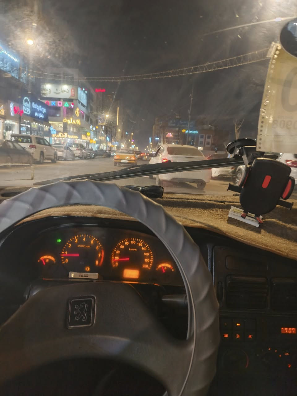 السلام عليكم بيجو 405 مديل 2010 بيه مكينه وكير كورله بيكاشو ياباني بس بيه بخار وحداديه شوي تعبانه ترايك وين مايعجبك حلو ونضيفه دوشمه جديده تخم تاير قبل شهر بدلتهن سبير نضيف عالي ناصي بيه لات لذ ومنصايه بس راعيه متيه رقمه ابيعك بدون راعي واكفلك سرقه وعشاير السعر 17 وهاذه رقمي اقره المنشور زين وتصل *********** مكاني النجف شارع المطار القديم
