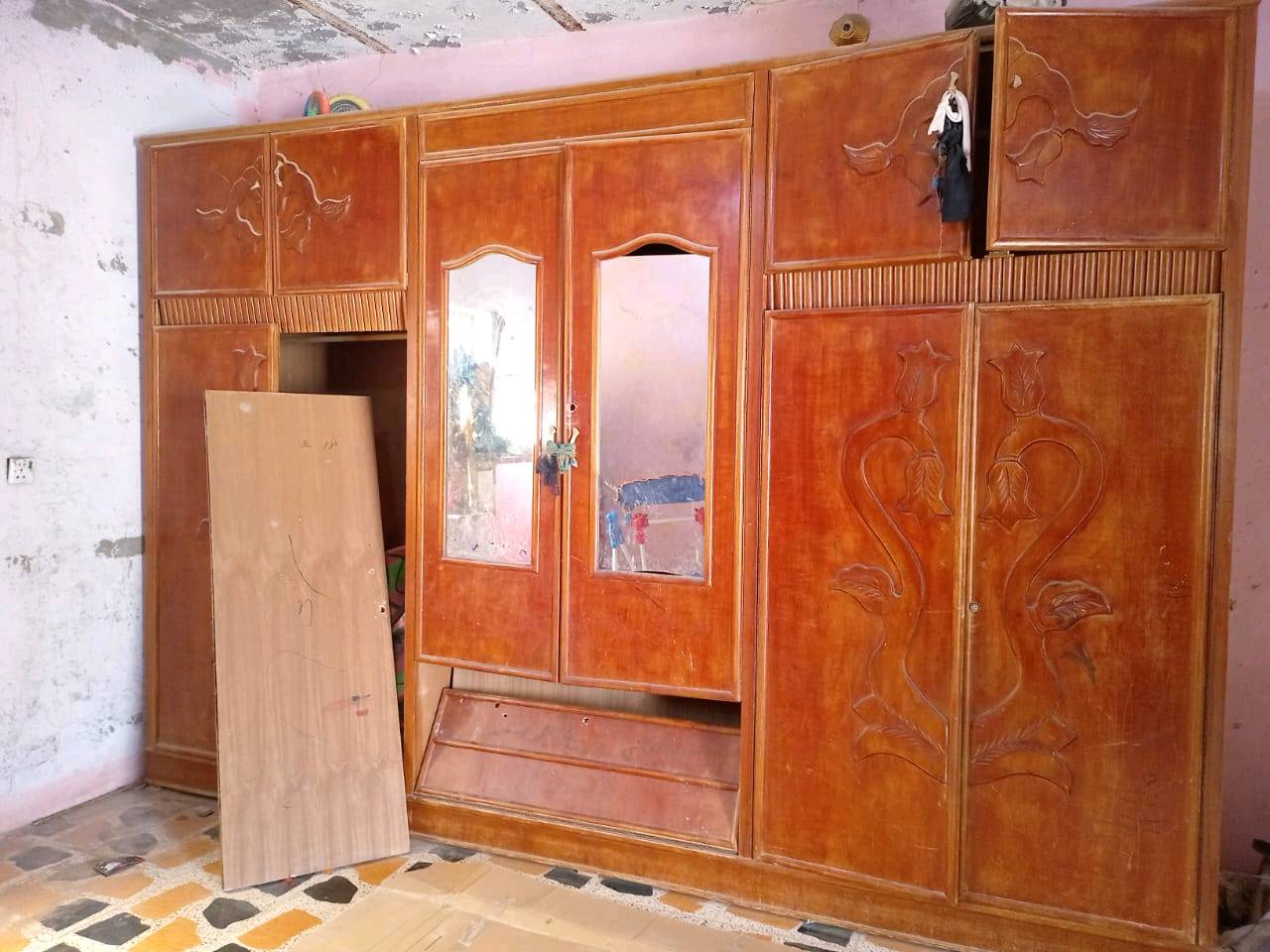 السلام عليكم كنتور خشب ثقيل تزكام عوزه ترتيبات السعر 250 وبي مجال