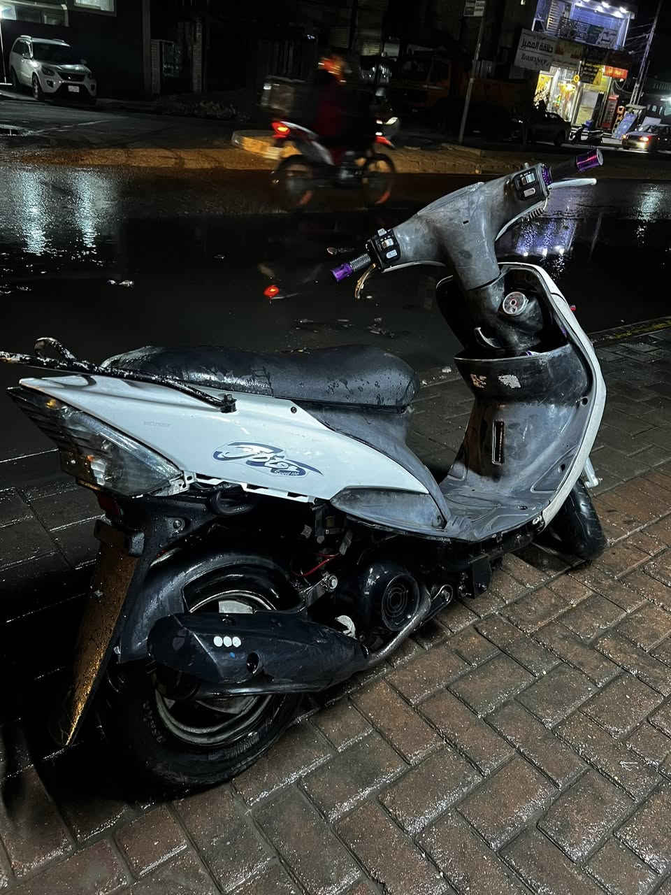 السلام عليكم ماكس منغولي رمبه اورقه كامله كلشي شغال مابيه نقص بس باتريه شوي تعبانه كهرباء كله شغاله جيب فيتر وافحص أخذته ب850 ومعتاز ارد ابيع
برغي ممفتوح منه رايده ب550وبيه مجال 
عنوان بغداد الشعب شارع عدن
***********
