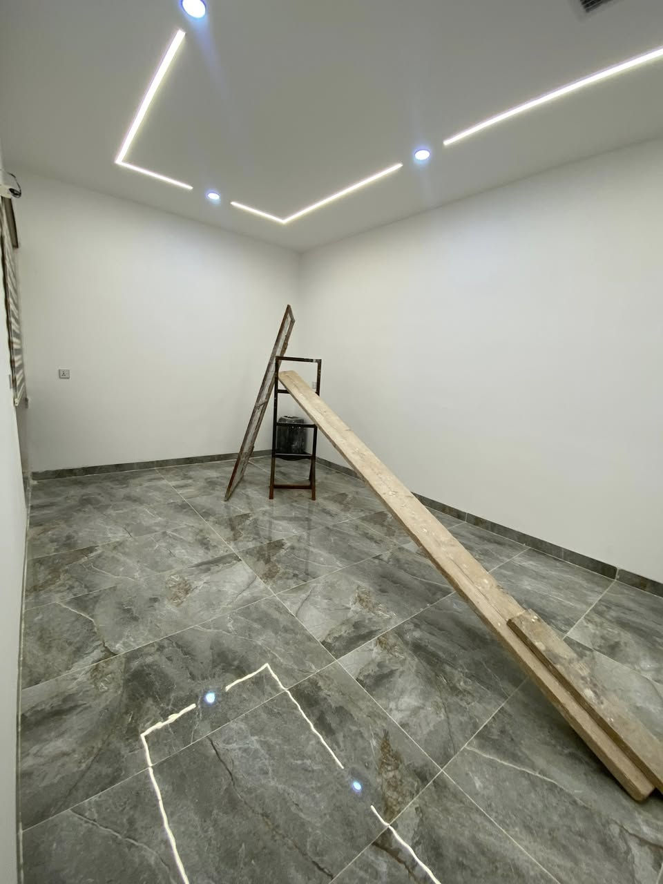 🏠اعلان اعلان
دار للبيع
موقع مميز
~~~~~~~~~~~
📄طابو ملك صرف
🧱بناء درجه اولى
~~~~~~~~~~~
سقف مغربي ✔️
واجهة فلين✔️
نظام تبريد مركزي✔️
بناء هندسي✔️
~~~~~~~~~~~~
📐المساحه:-150م
📐الواجهة :-10م
~~~~~~~~~~~
📍الموقع :طريق بغداد
قرب بانزين خانه غرناطه
~~~~~~~~~~~
💸السعر :-علق ب(تم) يوصلك السعر مناسب 
~~~~~~~~~~~
الطابق الاول  يحتوي:-
استقبال +هول+مطبخ بارد
مطبخ حار+غرفتين نوم+صحيات
~~~~~~~~~~~
الطابق الثاني يحتوي على:
هول +صحيات +3غرف نوم
~~~~~~~~~~~
للاستفسار اكثر الاتصال على
***********📱
~~~~~~~~~~~
نستقبل جميع العروض 
🏠السكنيه  🏛️التجاريه
