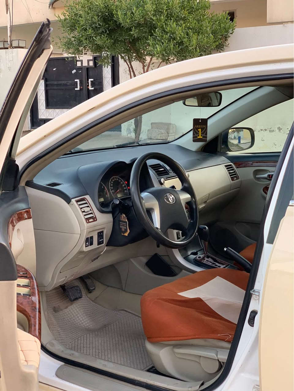 بیکاشۆ ٢٠١٣
تۆماتیک
مەکینە گەورە
گێروو مەکینەی بە شەرت 
کارەبایات بە شەرت 
سێ پەڵە بۆیاخی زۆر بچوک
سەیارەگە زۆر جوانە 
چوار ویلو تایەی نوێ
زۆر توند تۆڵە
تێبینی سەیارەکە هی من نیە پەیوەندی بەم ڕەقەمە بکەن  
0750 795 6364 أربيل, العراق
