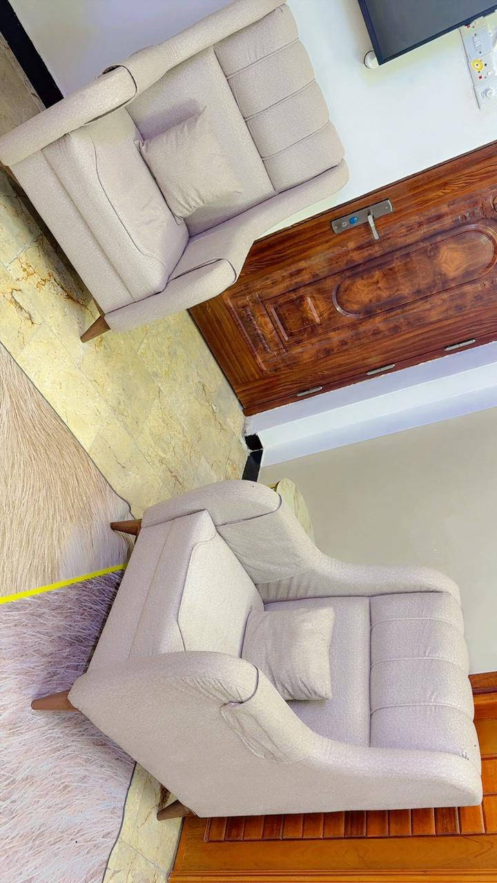 السلام عليكم تخم للبيع 10 مقاعد نضيف السعر 400 وبيه مجال مكاني ناصريه الحبوبي قرب مستشفى الامل رقمي ***********
