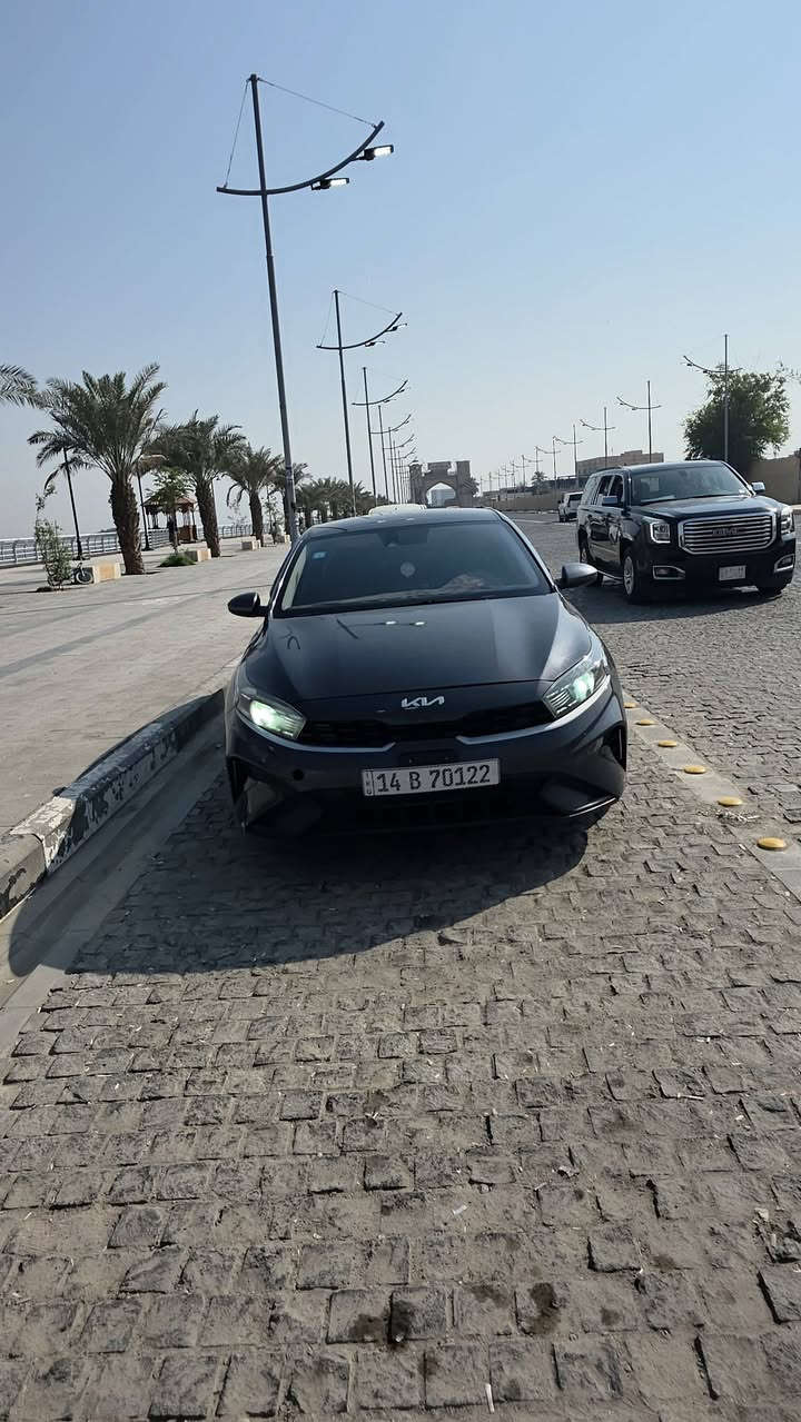 السلام عليكم
فورتي ٢٤ بي اسمي تحويل ثاني يوم 
ماشي ٢٣
حادث جاملغ وبنيد 
سياره بصره 
دوشمه ارضيه جلد 
سياره جاهزه من كل النواحي 
١٤٥ وبيه مجال 
***********
