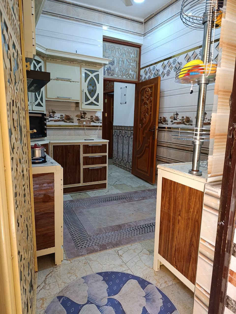 بيت للبيع 
قرب جسر نبي الله ابراهيم الخليل ١٠٠متر حديث  للاستفسار الاتصال على الرقم التالي ***********
