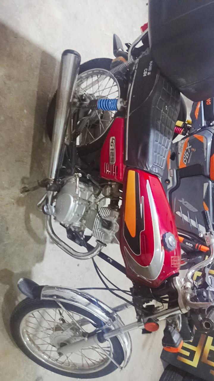 سلام عليكم نامة شلامجة بلاد المحرك مامفتوح ودراجة حيل نضيفة شوفت عينكم ويلات جدد هنا وتايرات دبلات شوية تعبانه دراجهة دوات دوات مكفولة عشاير شلعة ومعدل يشك الكاع دراجهة تعمير 25 السعر 650وبيهة شويه مجال للشراي رقمي ***********
