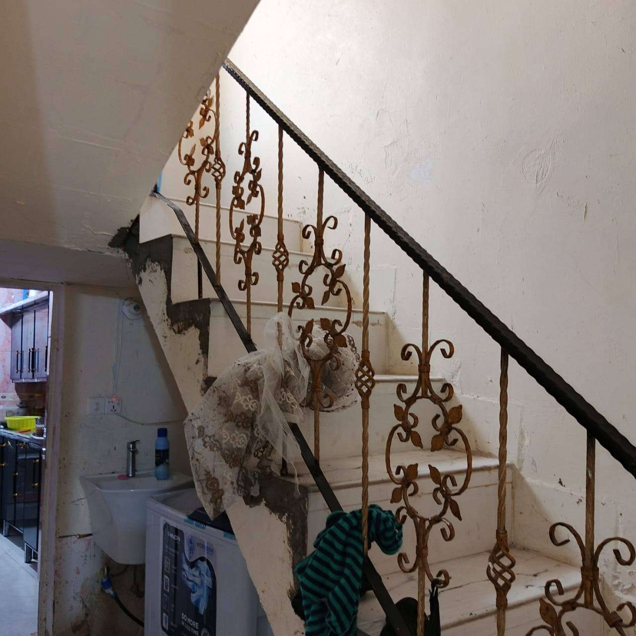 سلام عليكم خواني خواتي بيت للبيع في الساهرون طابو صرف 150متر يحتوي على ستقبال وصاله  اوغرفتين نوم وخدمات يرهم قصد او نقد للستفسار التصال بلرقم اومراسلت الصفحه ***********او***********
