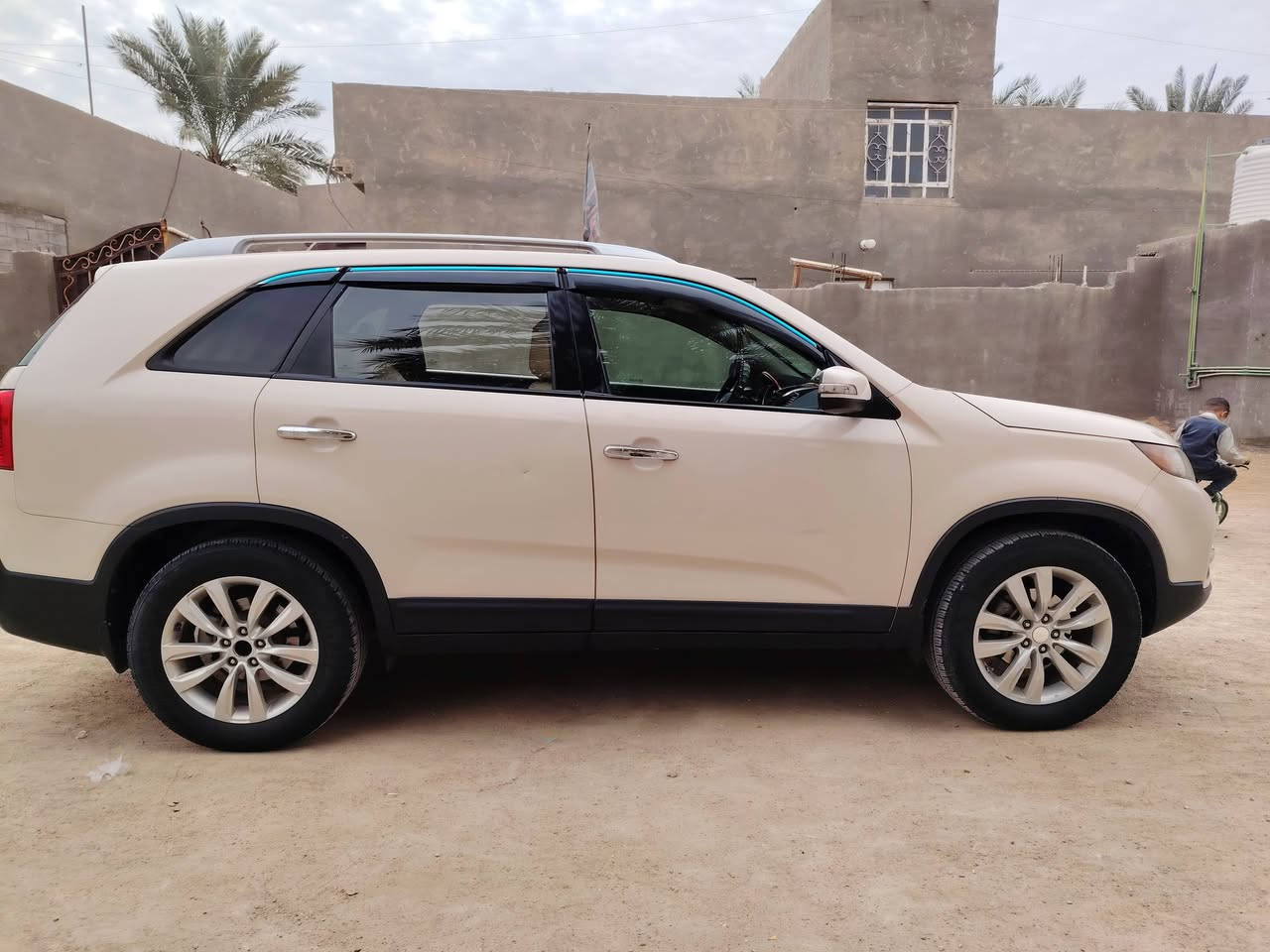 السلام عليكم
سورنتوا للبيع موديل ٢٠١١ أمريكي 

بيه بنيد مبدل والچاملغ مصبوغ

السعر ١٣٩ ورقه وبيها مجال حق الچيه

مكانها كربلاء طويريج

للاستفسار 

*********** 

متواجد واتساب وماسنجر
