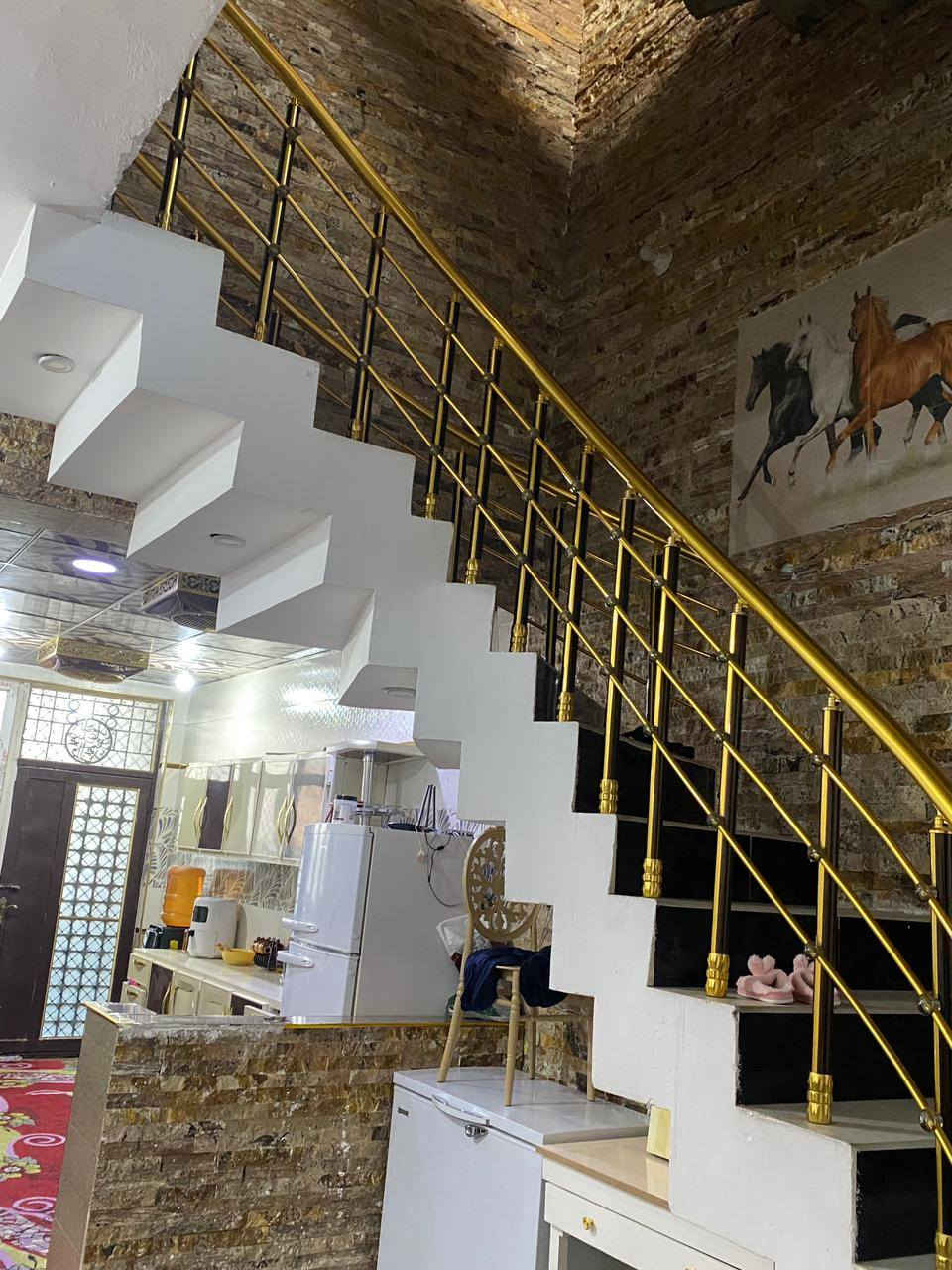 👋سلام عليكم بيت للبيع
🌏مساحه 140  متر طابو صرف 
📌الموقع حي المعلمين قرب مدرسة العدنانية 
👈بناء حديث مبني طابقين  وموقع  ممتاز جدا 
🏠تفاصيل البيت الطابق الأول كراج استقبال مطبخ صاله درج غرفه نوم وصحيات⛺ والطابق الثاني مبني نفس بناء الطابق الأول ناقصه فقط سيراميك شغل لأن السيراميك موجود فقط شغل  سيراميك  الطابق الثاني 
☎للاستفسار اتصل 

📞***********

📞***********

✔️مكتب الشمس للعقار بعقوبة حي المعلمين
