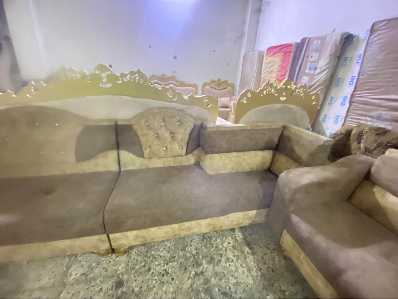 ديوان خشب عيراقي اصلي ٢٠ نفرات حيل نضيف سعر فقط ٣٠٠ ألاف عنوان دهوك بروشك ت*********** دهوك, العراق
