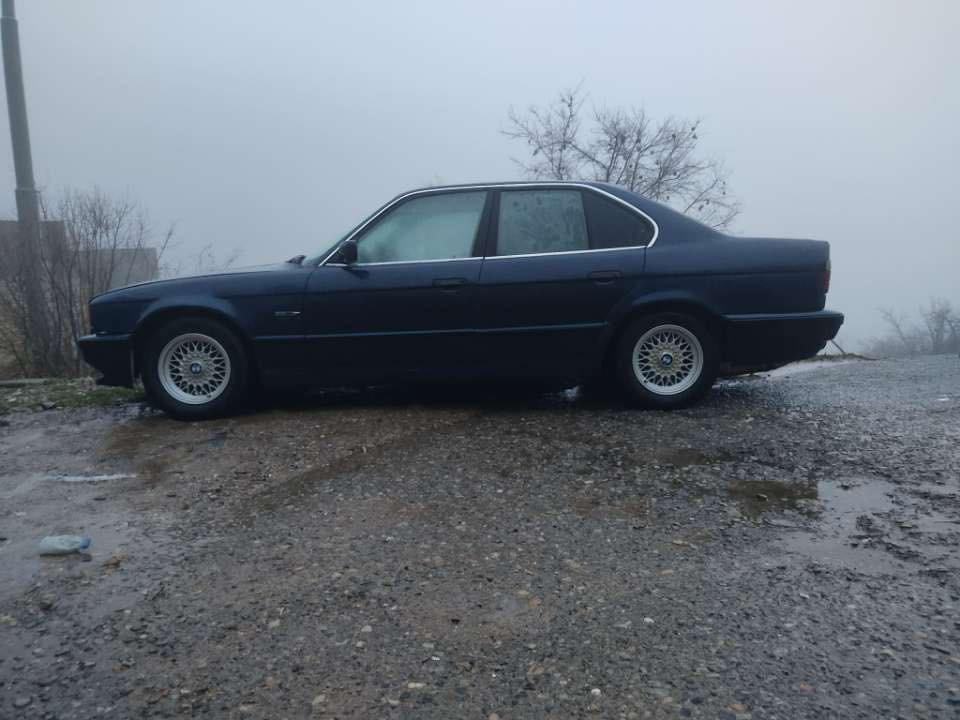 سەرەتا بەناوی خوا ئەدمین گوڵ 
بیئم مۆدیل92 520گێر حادی گێڕومەکینە بەشەرت سەیارەکە ئاڕمی بلاستیک سلێمانی ئاڕمو ئەوەلیاتی بەشەرت سەیارەکە تابڵێی خاوێنە هەتا بڵێت بەقەوەتە   چوار تایەو ویلی حەسیری لەژێرە سەیارەکە توندوو تۆڵە چرپەو سەت دۆلارت ببڕە سەیارەکە ماشااللەی دەوێت زۆر جوانەقرچێکی بچوکی هەیە شەیانی باس کردن نیە بێ ناو گرتن.                    سحری35گەڵاو  مەحامەلەکی برایانە ***********
