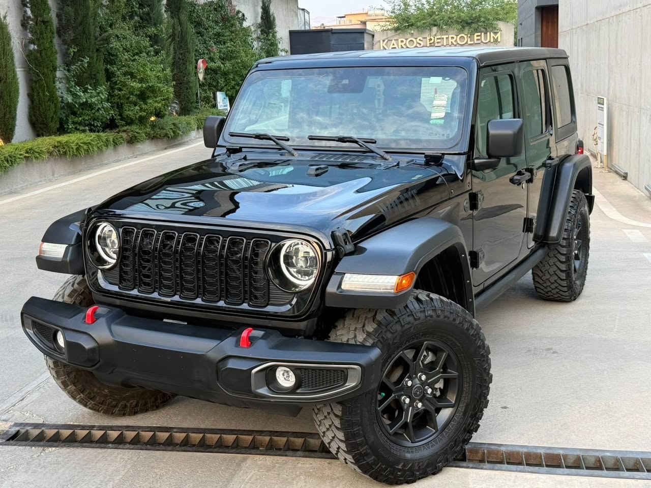 Jeep wrangler 2024 Willys V4 20 turbo Awd  ***********
ڕەنگ ڕەش مواسەفات . بەسمە . شاشە گەورە . کامێرا . ڕادار . ئاوێنە هیتەر . قفڵی اکسل . دەبڵ اکسل . ئۆتۆ ستۆپ . 10 هەزار ڕۆشتوە . 2 دەرگای گۆڕاوە بە بیلاد بێ بۆیاخ وەکو شوشە وایە سەیارەکە 3 مانگ کاتی لەگەڵا . مەکینە 4  پستۆن تۆڕبۆ ی بێ هایبرێد بەنزین زۆر کەم ئەخوات . 
سعر 270 $$  شوێن سلێمانی
