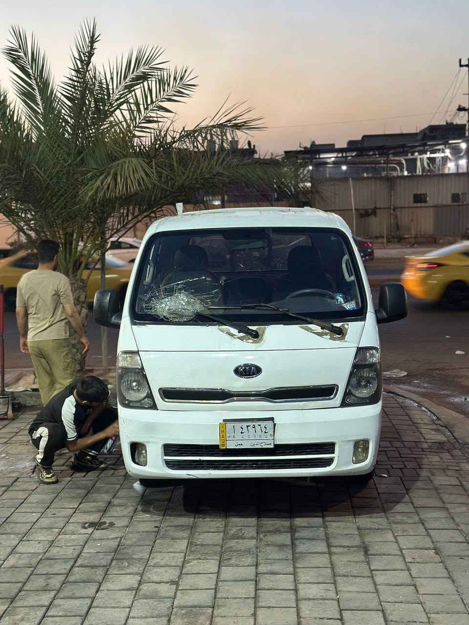 سلام عليكم كيا بنكو موديل 2013البيع سياره نقصه بس تايرات خلفيه ثنين وجامه اماميه نفس ما موضحه بل صوره مكان بغداد ام الكبر غزلان  حي اور سعر ٧٢ رقم ***********
