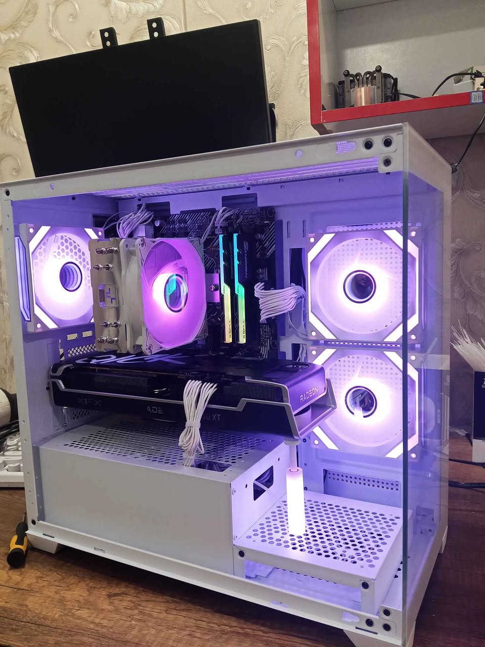 CPU: Ryzen 5 5500
​Cooler: Deepcool AG400 (Note: The label has a minor typo reading "DEPCOOL")
​Motherboard: Asus Prime B450M-A II
​RAM: 16GB (2x8GB) 3200MHz G.Skill
​Storage: 512GB NVMe
​GPU: RX 6750XT 12GB XFX
​Power Supply: 650W 80 Plus Aigo
​Case: Aigo G218M

 سعری: 780$
شوێن هەولێر... أربيل, العراق


**إذا كنت صاحب هذا الإعلان وتريد حذفه لأي سبب، رجاءا أرسل رسالة إلى الدعم الفني**