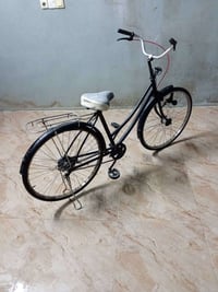 بايسكل للبيع  مكينه كبس الحجم  ٢٦ موديل ١٨ السعر ٥٥ رقم ٠٧٧٢٩٢٢٣٤٥٤