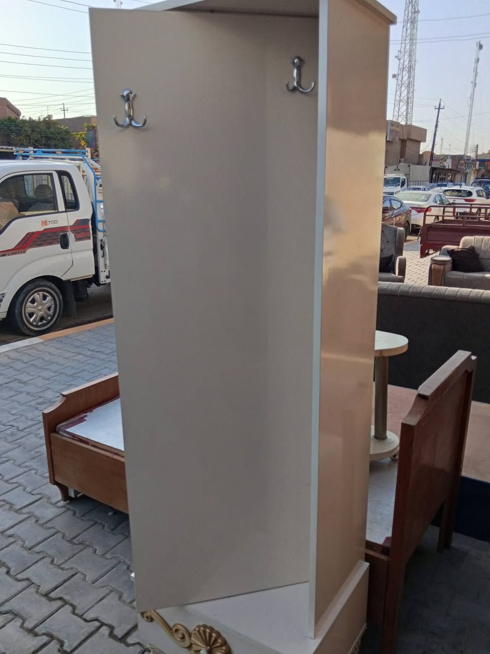 للبيع 
السعر 50الف
***********
***********
طارميه نهاية شارع البعث
