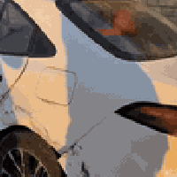 سيارة كورولا مديل 25 معروضه للبيع متعرضه الى حادث الضرر مثل ما موضح با...