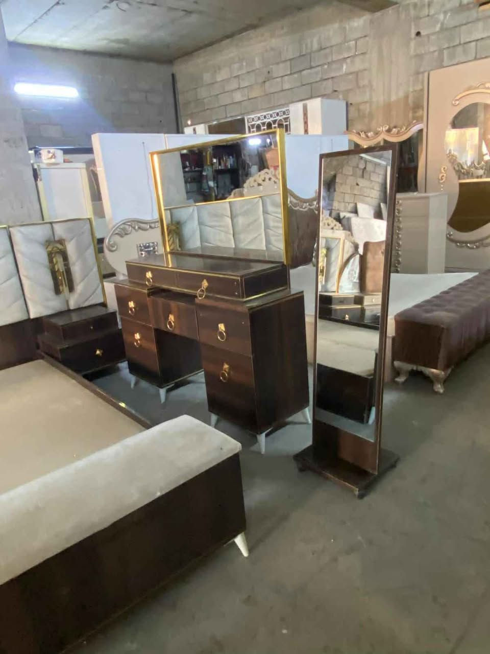 غرفة نوم تركي اخو الجديد 8قطع نضيفه كلش سعرها 500 عنوان كركوك متوفر توصيل 
رقم مبايل/*********** كركوك, العراق
