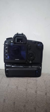 مطلوب • كاميرا 5D مارك تو • بدون كرت