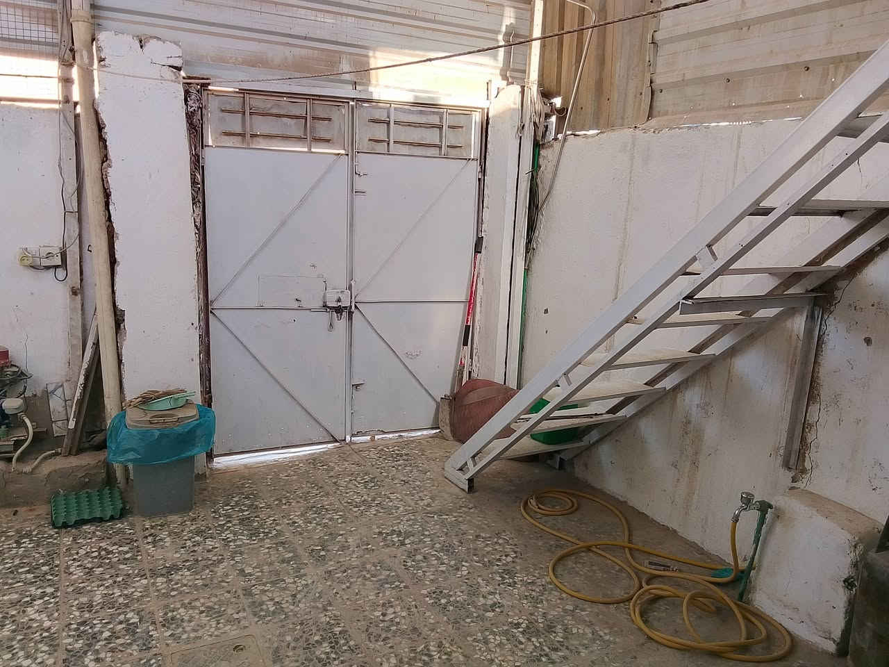 بيت...100متر للبيع شارع المطار القديم مقابل صيدلية صفا عبدالرضا
يحتوي على غرفتين 5/3...وصاله 4/3 واستقبال 4/3 ومطبخ 3/3,75 ..وصحيات داخليه وخارجيه...والبناء بلوك والسقف اعكاده ...


**إذا كنت صاحب هذا الإعلان وتريد حذفه لأي سبب، رجاءا أرسل رسالة إلى الدعم الفني**