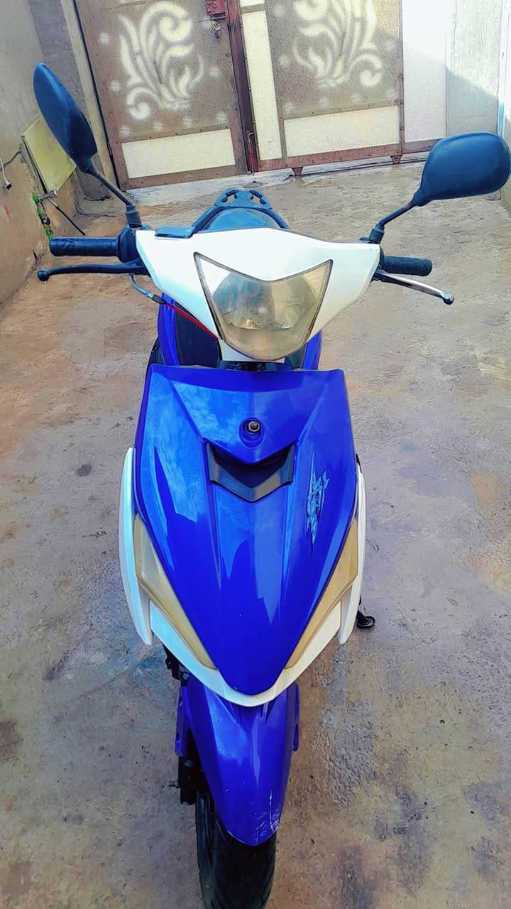 دراجة للبيع شغالة سلف كهربائيات كاملة مابيها نقص محرك مكفول من تنقيص من تبخير السعر 200بيها مجال مكان بعقوبة المفرق رقمي ***********
