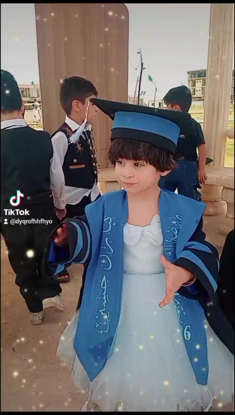 أطفالنا الحلوين لبسوا زيّ التخرج بكل فرح وفخر 🎓✨
وإن شاء الله نشوفكم بأعلى المراتب، أحلى خريجين وأجمل شباب ناجحين ومتميزين 🌟
منكم العلماء، ومنكم المخترعون، ومنكم الأطباء والمهندسون 💛
مستقبلكم مشرق، وبخطواتكم الصغيرة اليوم نبني أحلام الغد 🤍


**إذا كنت صاحب هذا الإعلان وتريد حذفه لأي سبب، رجاءا أرسل رسالة إلى الدعم الفني**