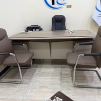 تخم جلد • ٥ مقاعد • ميز مكتب