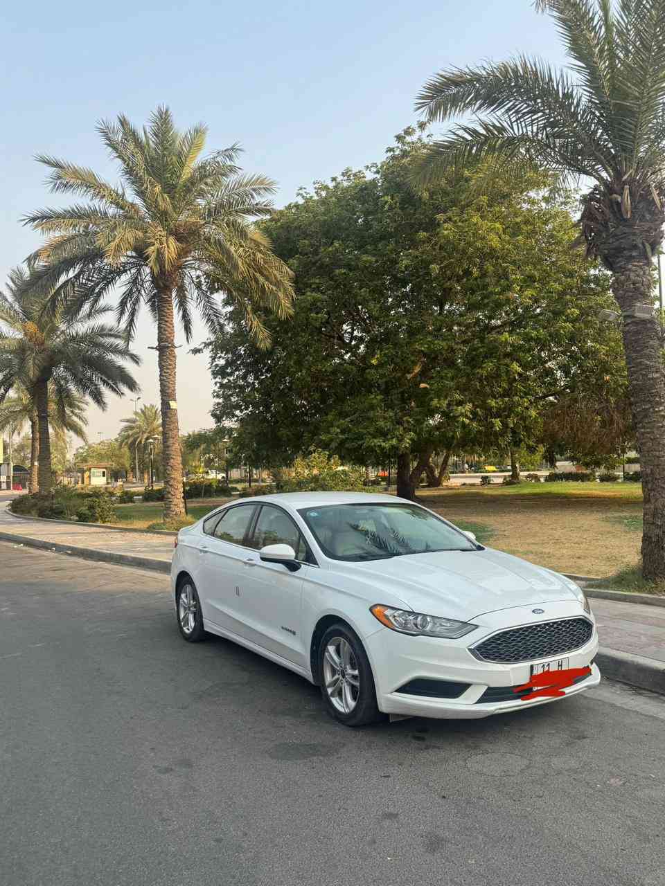 السلام عليكم جميعا
فورد فيوجن هايبرد se2018
السيارة فول من عدا الفتحة 
حادثها ابغداد الباب الي خلف الراكب صبغ موجوده صور الضربة
وبامريكا بدون حادث لاكن غرق بسيط جوه الدوسه  وشغاله من امريكا 
السياره جاهزه مناقصهه اي شيسنويتهه ل 2030
للاستفسار  *********** واتساب متوفر
