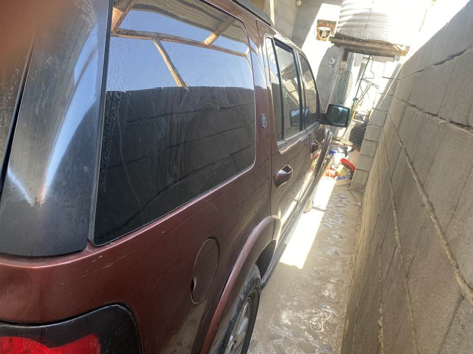 السلام عليكم 
فورد اكسبلور موديل 2010
رقم بصره تحويل ثاني يوم 
مكينه وكير بحاله جيده 
شاشه لمس أندرويد 
تبريد شغال 
مكاني بصره 
السعر 95
الاستفسار
***********
