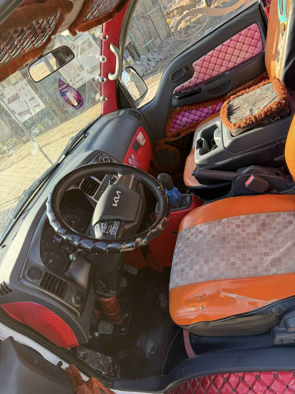 السلام عليكم للبيع كيا حمل موديل 2023 رقم بغداد مكفوله كفاله عامه سياره جديده ماشيه 77 تخم تاير دوشمه دعاميات خلفي وأمامي تانكي 100 لتر السعر 155 وبيها مجال للاستفسار ***********
