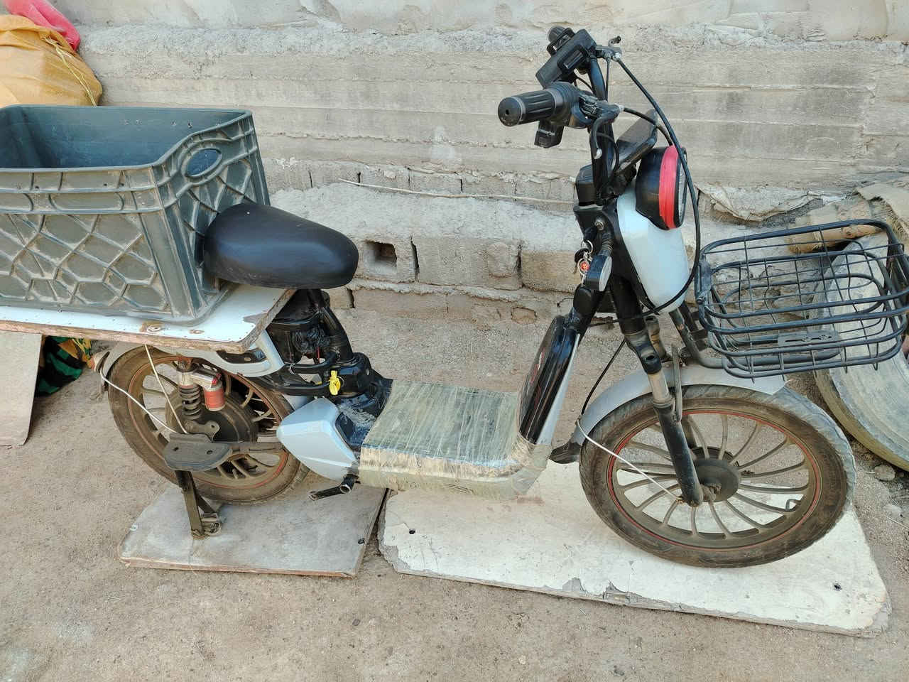 دراجه شحن للبيع شغاله السعر 300 وبيها مجال


**إذا كنت صاحب هذا الإعلان وتريد حذفه لأي سبب، رجاءا أرسل رسالة إلى الدعم الفني**