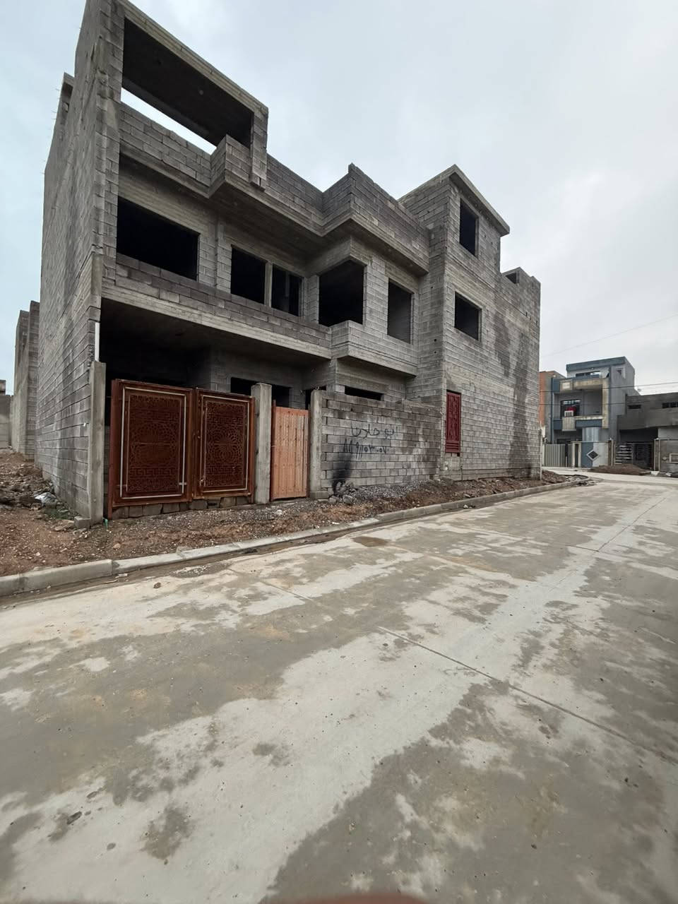 سلام عليكم هيكل للبيع 100 متر مربع
‏ هيكل عظمى 100 متر مربع طابقين مكان الهيكل سماح الثاني قطاع 24 

سنت طابو بسمي 

المواصفات الي بي 

خدمات فول مي وكهرب وماركت يبعد عن الشارع 100 متر 

يتكون الطابق الارضي هول واستقبال ومطبخ وصحيات وغرفه 

الطابق الثاني 4 غرف نوم وهول وصحيات ونضام دكتات 

للبيع فقط السعر 77 وبي مجال للطيبين 

للاستفسارات اكذر  *********** 

￼ ‭0778 205 9841‬
