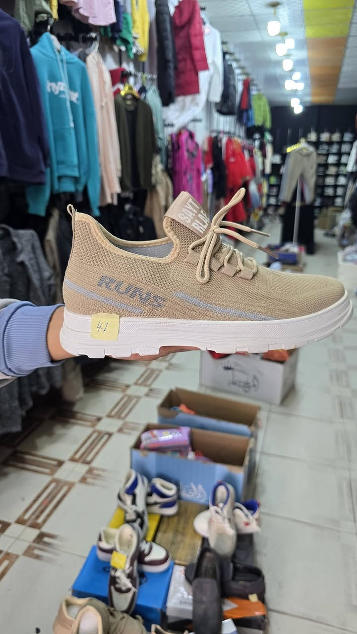 عروض عروض سعر قطعه فقط (8000) وهم توصيل مجاني وين اكو هيج احذيه ام الى 20 الف واكثر بس ب ٨ الف تصفيه محل اخذنها شلعه كلها اصليه وماركه كل قطعه قياسها موجود عليها اذا تاخذ قطعتين ب 15 يكرم الله احذيه كلها اصليه وجديده جديده غير مستخدم اوربيه وبيها مال باله  هم جديد 
عنواني قرب العسافي مجاور باندا تابعونا ع فيس اكشخ ابلاش   
وع تيكتوك (عبدالرحمن العبيدي )
للحجزز ارسل قطعه ع واتساب وتصلك نفس ليوم 
(***********)
