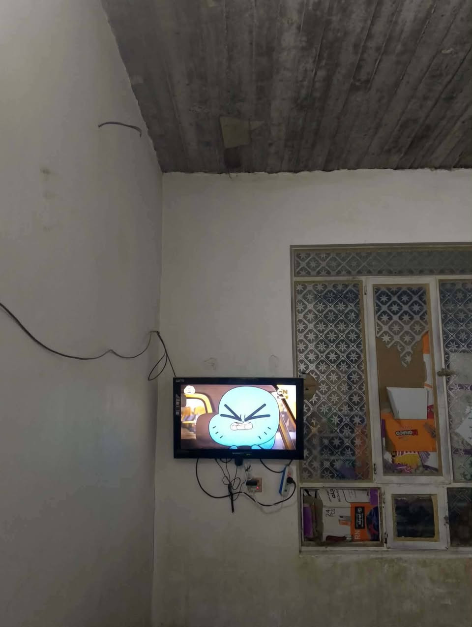 مشتمل للبيع للبيع سامراء حي المثنى خلف الخضراء قرب مولدات حسام شارع 6متر مساحه 93متر المشتمل بصف الركن نزال 12.5واجهه 7.5  المشتمل قرب الصبات محتويات غرفة نوم واحده صاله حمام مطبخ استقبال السعر 40 وبي مجال للتواصل ***********
