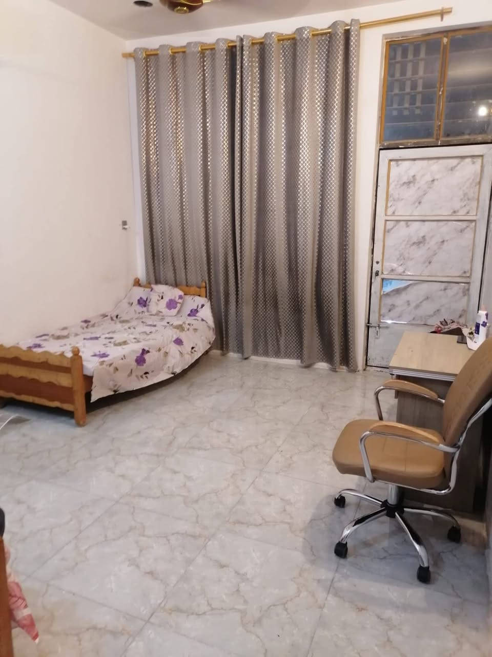 السلام عليكم نص قطعه شرك72متر قطاع62كياره
3طوابق 4غرف نوم +استقبال ومطبخ السعر155قفل الاتصال بلرقم 

***********

