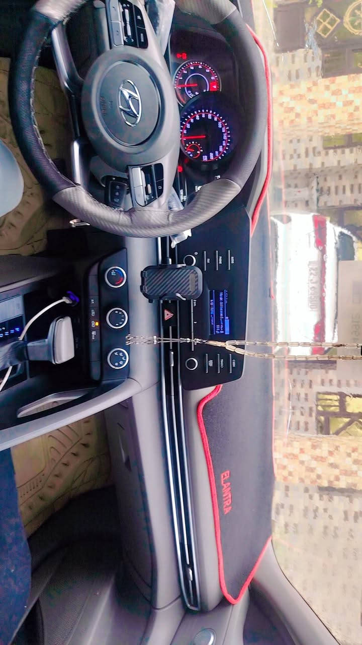 السلام عليكم للبيع انترا موديل 22 خليجي كفاله عامه ماشيه 120رقم بغداد سنويه ورقام جديد تحويل ثاني يوم محرك 1600 شرط التحويل السياره وضع الشركه سبير منازل السعر ١٥٠ وبيها مجال بسيط مكان صويره شحيميه الشراي يتصل ***********
